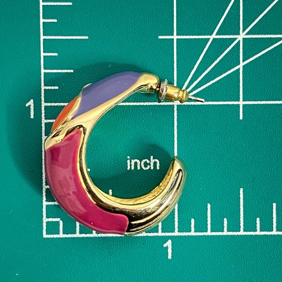 80s Style Huggie Earrings Heavy Gold Tone Metal With Bolor Block Enamel Overlay - Picture 8 of 9